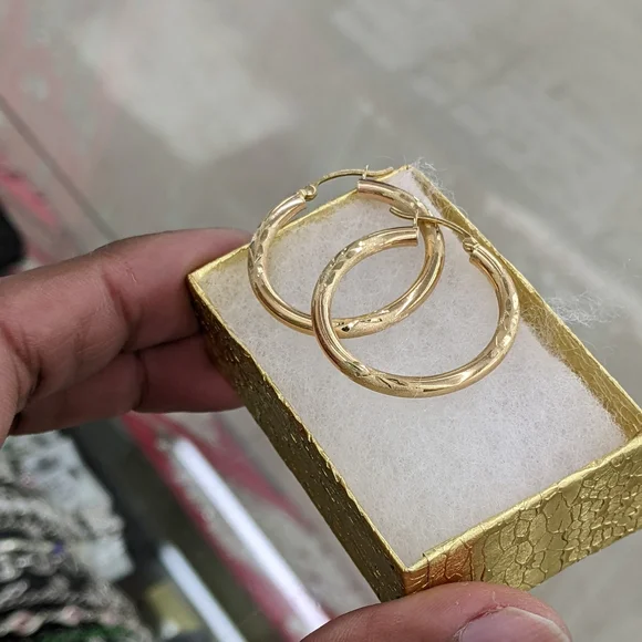 10kt Real Gold Hoop Earring - Picture 4 of 10